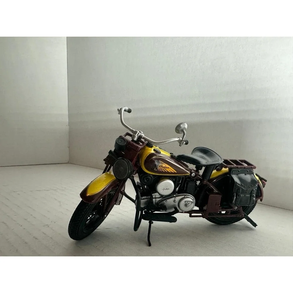 Indian Sport Scout 1:12 Die-Cast Motorcycle Model Yellow/Burgundy